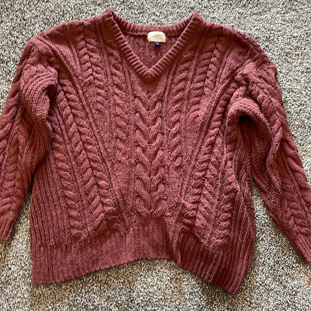 Universal thread sweater size large.  Maroon. Used.